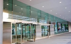 vach kinh cuong luc khung inox 1