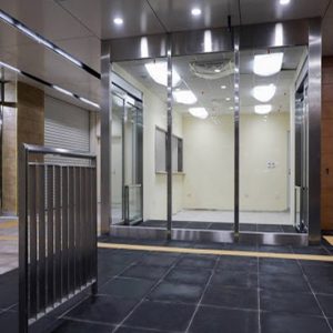 vach kinh cuong luc khung inox 7